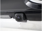 バックモニター付なので後退時に後方が見えるので安心。 車は構造上、死角がたくさんなので万が一を考えると必須ですね。 あくまで補助の為の装備、バックは目視で確認する事が重要ですよ。