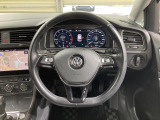 現代のVWの顔ともいえるGolf。なめらかな走りはもちろん安全性も充実させ、あなたのドライブに安心と楽しみを提供します。