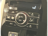 オートエアコンで快適な車内温度をキープ。