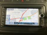 スマートフォン感覚で使いこなせるタッチディスプレイや、自然な対話で目的地を設定できる音声認識機能に対応したAVナビゲーションシステムです。ETC2.0と連動したリアルタイム交通情報も受信します。