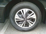 純正アルミホイ-ル付きです。タイヤサイズは、195/65R15です。
