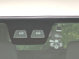 【スマートアシスト】走行中に前方の車両等を認識し、衝突しそうな時は警報とブレーキで衝突回避と被害軽減をアシスト。より安全にドライブをお楽しみいただけます。