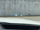 HUD: ヘッドアップディスプレイはドライバーが前方に集中できるよう、ナビや車速情報をフロントガラスに投影するシステムです。