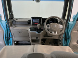 【前方視界】開放的な前方視界!運転がしやすく疲れにくいです♪窓が大きく、見通しがとっても良いおクルマですよ♪