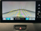 【バックカメラ】運転が苦手な方も車庫入れラクラクです!ギアをリバースに入れれば自動的に切り換わりますので、面倒な操作は不要です♪狭い駐車場もお車を傷つけず安心ですね!