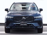 マイルドハイブリッドの上質な走りと、精悍なエクステリアが融合した XC60 Ultra B5 AWD Dark Edition。 特別装備のブラックアクセントと専用ホイールが、モダンでスポーティな存在感を際立たせます。