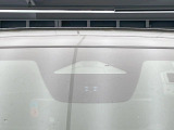 【ホンダセンシング】走行中に前方の車両等を認識し、衝突しそうな時は警報とブレーキで衝突回避と被害軽減をアシスト。より安全にドライブをお楽しみいただけます。