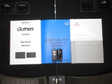 カギをバッグやポケットに入れたままでもドアロックの開閉やエンジン始動ができる『スマートキー』付き!暗くなってもキー穴を捜す必要が無くとっても便利ですから人気の装備です!