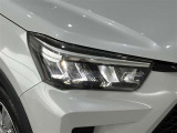 LEDヘッドライトです。デザイン性がよくとても明るいので、夜間の走行や悪天候でも安心です。しかも長寿命!