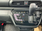 操作が簡単なシフトレバーですのでストレスなく運転が出来ますよ!