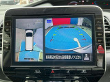 『アラウンドビューモニター』はスムーズな駐車と安全確認をサポートします。