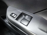ビジネスカーでも快適装備は外せません。運転席&助手席はパワーウインドウです。(挟み込み防止機能付き)。
