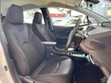 運転席まわりには十分なスペースがあり、大柄な方でもゆったり運転していただける環境です。