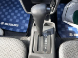 [フロアシフト]お馴染みのフロアシフト!シフトレバーは握りやすい大きさです☆