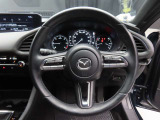 運転席にお座りになった際のイメージです。視界やシートの座り心地にポジション、各装備へのアクセスのしやすさ等、実際に触れてお確かめください。