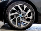 【BMWアロイホイル】軽量かつ強度に拘ったアロイホイル。走行性能ポテンシャルを引き出す設計。車の足元を引き締めてくれる大きなポイントはアロイホイルです。