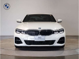 【キドニーグリル】BMWは約90年もの間、ほぼ全ての車両にひと目でBMWだと分かるこの特徴的なフロントグリルが備えられ、デザイン・アイコンとして親しまれてきました。