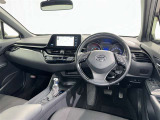 運転席まわりです。 各操作スイッチは使いやすい位置に配置されてます。