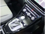 ダッシュボード&センターコンソール【万一の場合、乗員頭部の怪我を緩和する吸収ダッシュパッドを採用