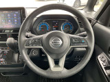 ハンドルには、ステアリングスイッチ付き。プロパイロット機能も付いて長距離ドライブも快適!車両の設定も手元で楽に変更できます。