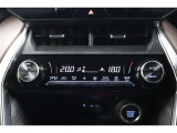 運転席と助手席、それぞれ温度調節ができ、オールシーズン快適なオートエアコンとなっております!