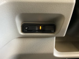 ハンドルの左下にETCがついています。高速道路の料金所の通過も楽々です。カードの取り出しもしやすい場所についています。