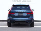 マイルドハイブリッドの上質な走りと、精悍なエクステリアが融合した XC60 Ultra B5 AWD Dark Edition。 特別装備のブラックアクセントと専用ホイールが、モダンでスポーティな存在感を際立たせます。