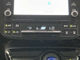 オートエアコンは温度を設定するだけで、自動で風量などを設定してくれます。運転しながら操作も必要ないので、安全性も向上します。
