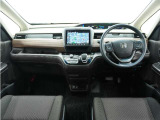◆インテリアパネル◆視界広々で非常に運転しやすくロングドライブでも疲れを感じさせないすっきりとまとまったインパネ周りです。