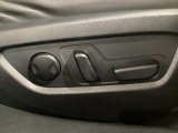 運転席にはパワーシートを装備!シート位置を記憶するメモリー機能付きなのでご夫婦で2名分セットすると便利です♪