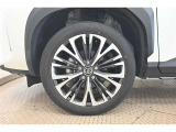 純正なので車に似合うデザインになっていますね。スタッドレスタイヤもご相談下さい。