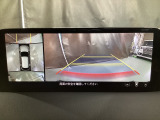 狭い場所での駐車やすれ違いなどでより的確な運転操作に役立つ360&deg;ビューモニターが装備されています。