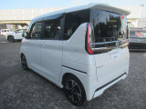【お車でのアクセス】東名横浜町田ICが最寄。保土ヶ谷バイパス上川井ICから八王子街道(旧R16)を目黒交差点方面へ/国道246号目黒交差点から八王子街道を鶴ヶ峰方面へ。 東名高速脇の大きな看板が目印。