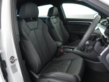 Audi車はどの車種も全てレザーハンドルです。そこにはAudiのこだわりがあり質感の高いレザーでしっかりと手に馴染み、高級感を演出します。