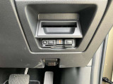 運転席右下のこの位置にETCが装着されています!