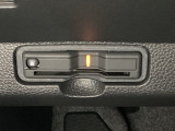 ハンドルの左下にETCがついています。高速道路の料金所の通過も楽々です。 カードの取り出しもしやすい場所についています。