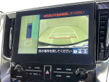 後方の見える安心をお届けするバックガイドモニター付:バックするときのアシストラインもあって楽々バック!車庫入れや縦列駐車をサポートし、苦手な駐車も安心です!今やもう手放せない装備ですネ♪