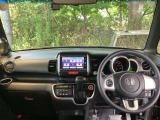 フロントガラスが大きく、ワイドな視界で運転もしやすくなるように、設計されています。