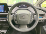 インテリアに合わせたデザインのステアリングは、運転される方のことも考え、運転しやすい形状、大きさです。是非一度、実際に触ってお確かめください。