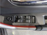 パワーウィンドウのスイッチですよ。 運転席に居ながら窓を開け閉めのコントロールできますよ。 ロック機能で、子供がイタズラして窓を開けるという事も無くなりますよ。