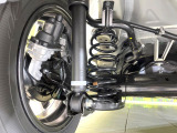 お車を安心してお乗りいただく為には、足回りの定期点検が欠かせません。サービスサポート(有償保証)では無料点検もご提供しており、安心のカーライフをお過ごしいただけるサポート体制が整っています。