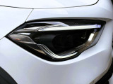 メルセデス・ベンツのヘッドライトはヘッドライトをいち早く点灯させ、周囲に対して自車の存在をアピールし、被視認性を高めて交通事故を減らそうという考えなのです。これこそが、メルセデスの安全哲学です。