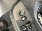 狭い駐車場で便利な電動格納ドアミラーが付いています。