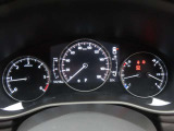 MAZDAⅢのメーター部です。華美な装飾を避け、必要な情報を瞬時に読み取れる様にデザイン・配置されています。
