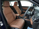 運転席のスペースはゆったりしていて、視界も広く確保されているので普段の運転からロングドライブまで快適です。
