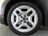 【クラシックトリム標準】17インチXスポークグレーが採用されております。