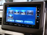 CD、DVD、Bluetooth、AM、FM、スマートフォン接続ができます。