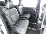 ゆとりある広々とした車内空間は、ドライブを始め買い物やレジャーなど、幅広く活躍します。一人でもみんなとでもお出かけを楽しみましょう!