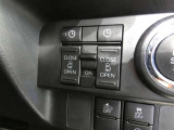 電動スライドドアのスイッチで車内からもスライドドアの開閉ができます。イージークローザー機能で半ドアになることも防止してくれます。