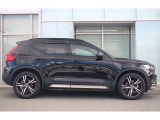 都市を駆け巡る本物のSUVとして、XC40は開発されました。スカンジナビアの独創性と都会的な雰囲気を身にまとった、都市で生活するあなたのために作られた一台です。